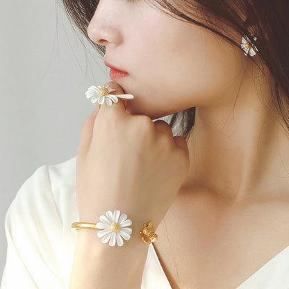 Daisy Flower Stud Earrings